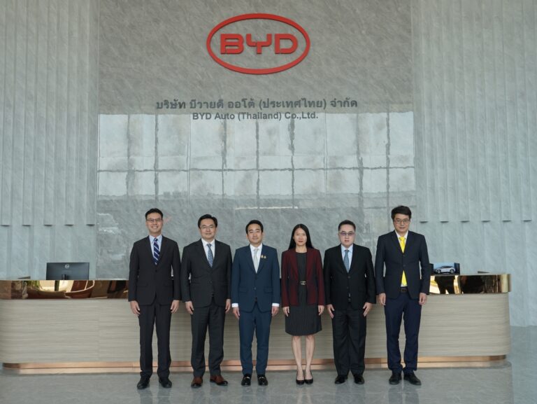 BYD และ REVER ขานรับนโยบายรัฐ ส่งเสริมรถยนต์พลังงานใหม่  ต้อนรับตัวแทนภาครัฐ เยี่ยมชมโรงงานประกอบรถยนต์ BYD ระยอง