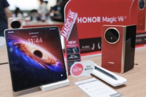 HONOR Magic V6 ขายแล้ววันนี้! สัมผัสที่สุดแห่งสมาร์ตโฟนจอพับสุดแกร่งและเก่ง รับโปรพิเศษ HONOR V Care มูลค่า 29,999 บาท พร้อมสิทธิ์เก่าแลกใหม่ ลดสูงสุด 10,000 บาท